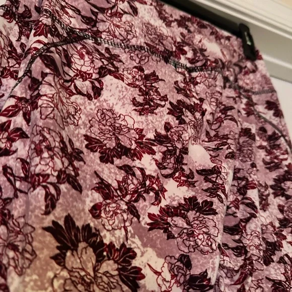 large Floral Active Leggings​ - Picture 6 of 6